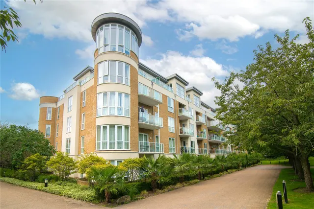 3 bedroom flat — Melliss Avenue, Richmond, TW9