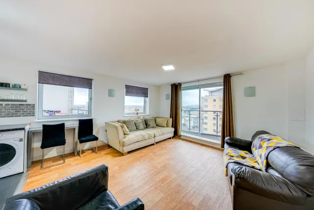 Axon Place, Ilford, IG1, photo 1