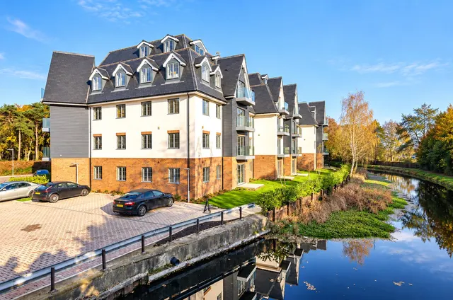 Monument Road, Woking, GU21, photo 1