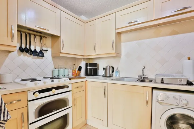 Jenner Close, Verwood, BH31, photo 3