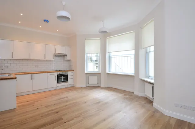 Flat 1, 134 Queens Gate, London, photo 1