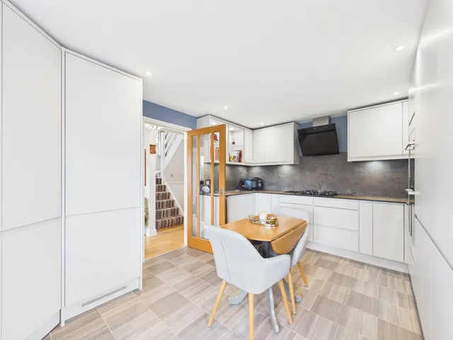 Chapel Lane, High Wycombe, HP12, photo 2