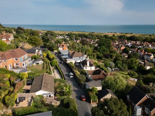 Photo 2 — Cannongate Avenue, Hythe