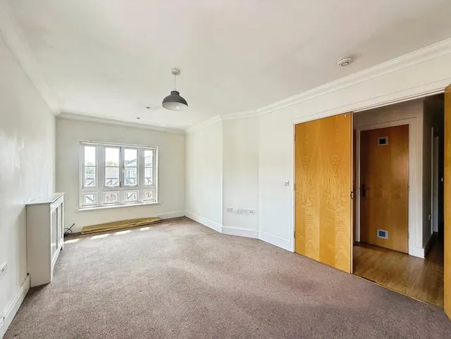 Cambridge Road, Crowthorne, RG45, photo 3