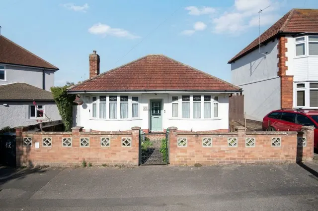 First Avenue, Wellingborough, NN8, photo 1