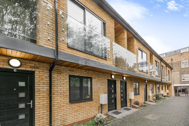 Lotus Mews, N19, photo 1