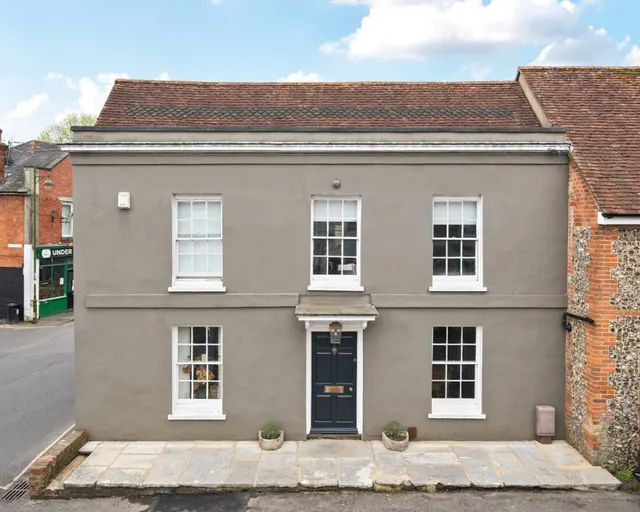 The Square, Westbourne, PO10, photo 1