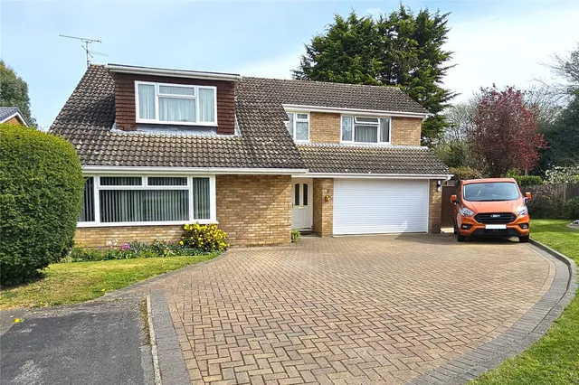 Chestnut Close, Liphook, GU30, photo 1