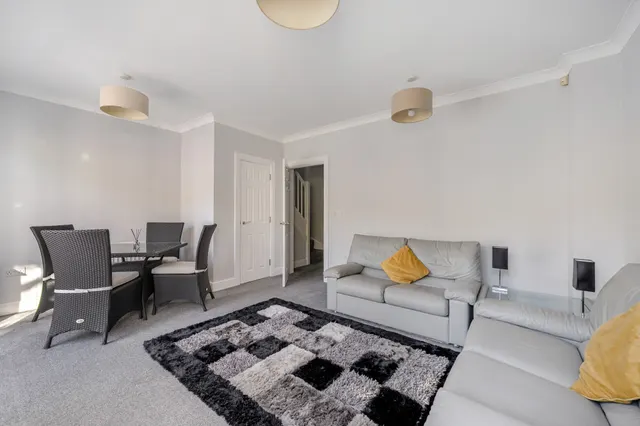 Nower Close East, Dorking, RH4, photo 3