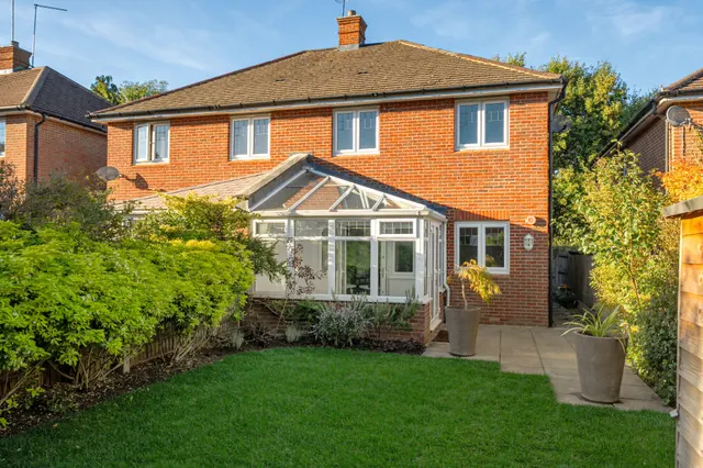 Nower Close East, Dorking, RH4, photo 1