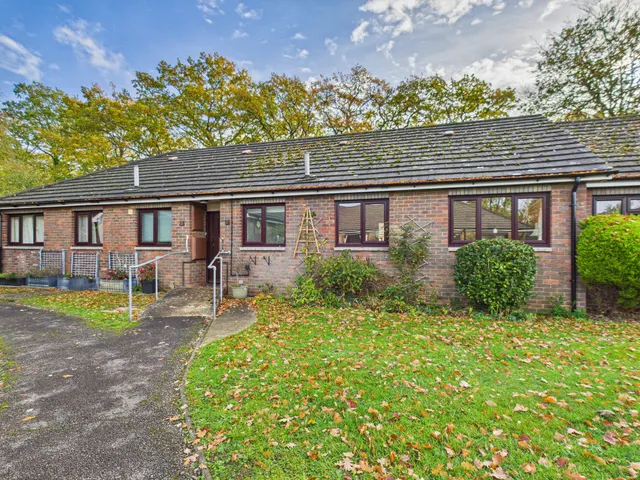 Wakeford Court, Tadley, RG26, photo 1