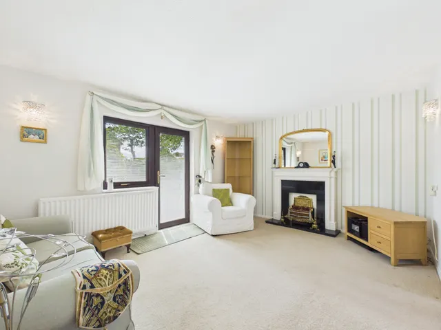 Wakeford Court, Tadley, RG26, photo 1