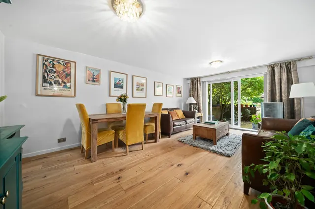 Battersea Church Road, London, SW11, photo 1