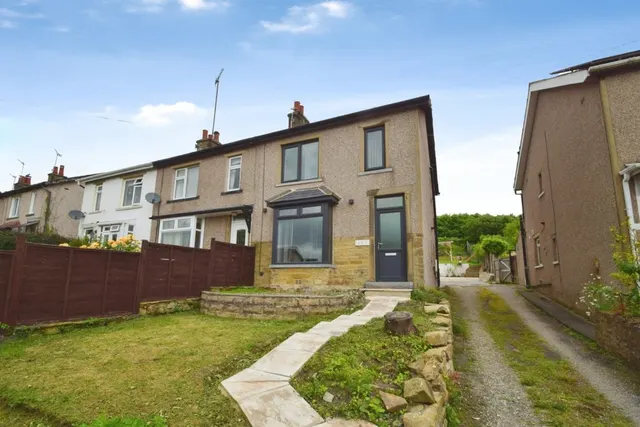 Riddlesden, Keighley, West Yorkshire, photo 1
