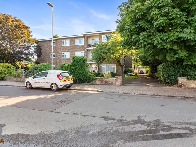 Wallace Avenue, Worthing, photo 1
