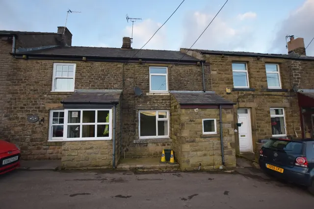 Cowlow Lane, Buxton, photo 1