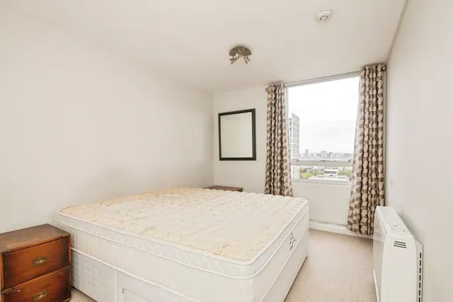 Photo 3 — Bramlands Close, London, SW11