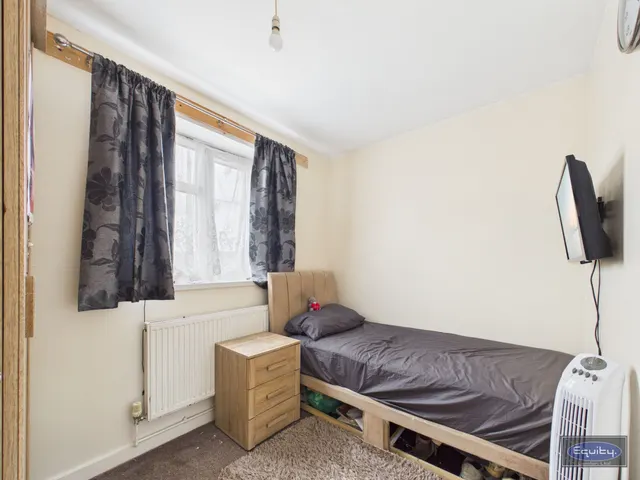 Photo 3 — Bexley Road, London, SE9
