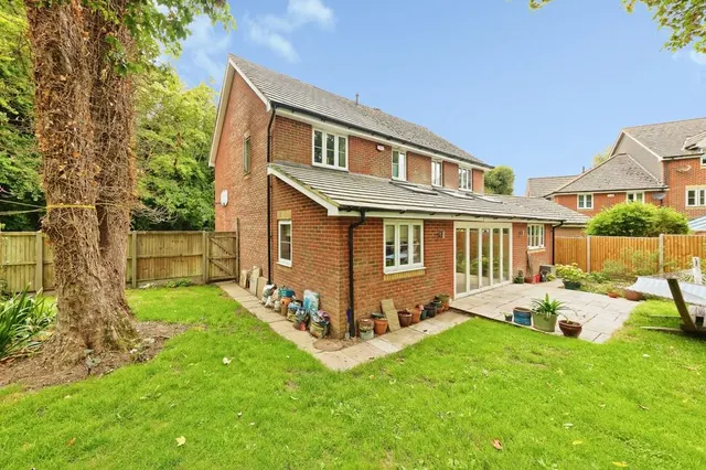 Candlers Way, Chartham, Canterbury, CT4, photo 1