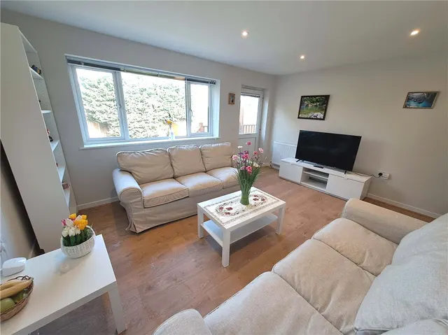 Queen Eleanors Road, Guildford, GU2, photo 2