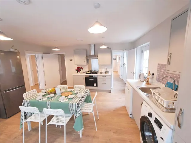 Queen Eleanors Road, Guildford, GU2, photo 3