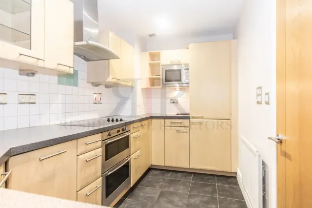 Wards Wharf Approach, London, E16, photo 3