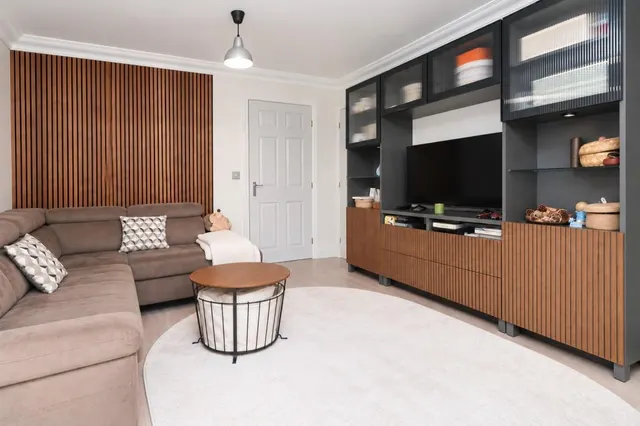 Turgis Road, Elvetham Heath, photo 2