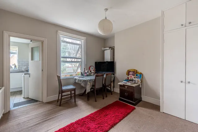 Photo 2 — 8 Rosslyn Crescent, Harrow
