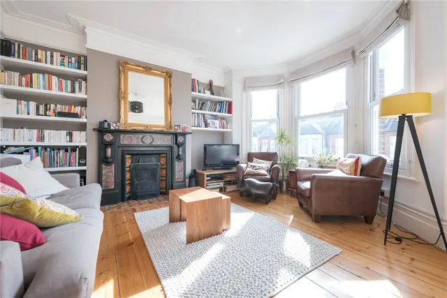 Bathurst Gardens, London, NW10, photo 1