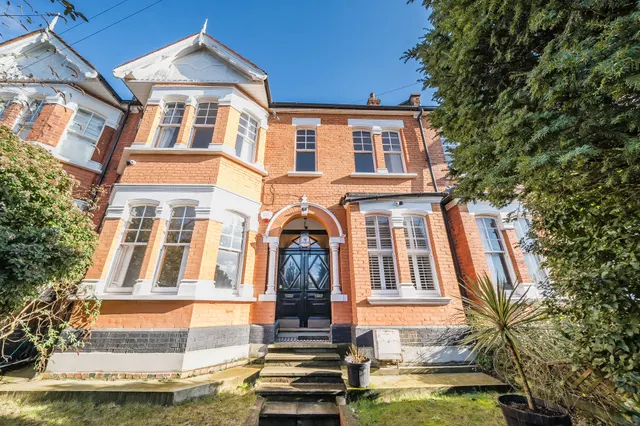 30 Granville Gardens, Ealing, photo 1