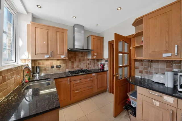 Edgware Road, Marylebone, W2, photo 3