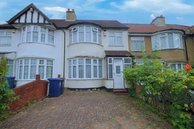 Northolt Gardens, Greenford, UB6, photo 1