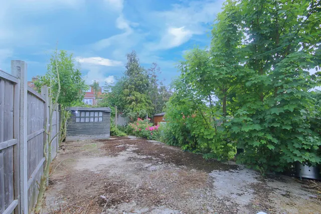 Northolt Gardens, Greenford, UB6, photo 3