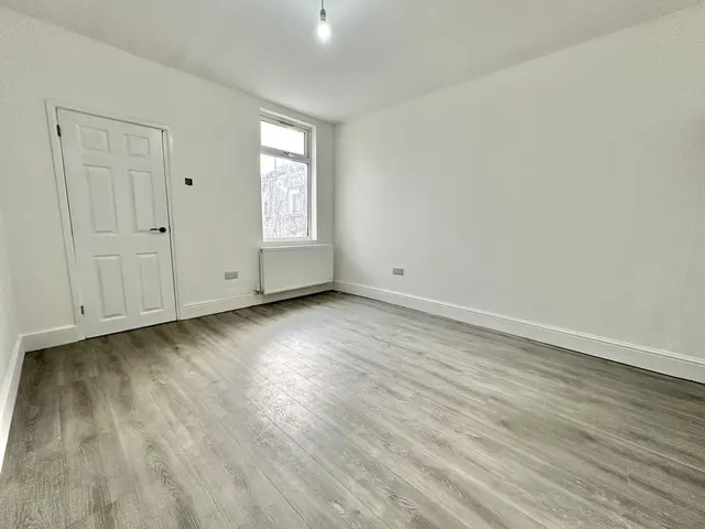 One Bedroom Ground Floor Flat, photo 3