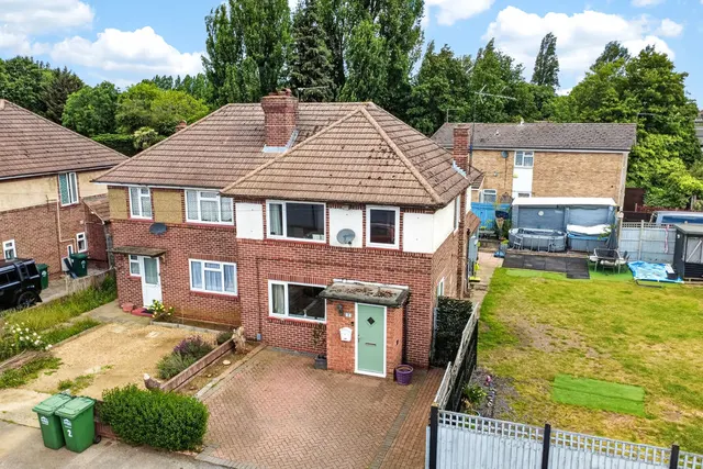 Brookside Avenue, Ashford TW15 3LX, photo 1