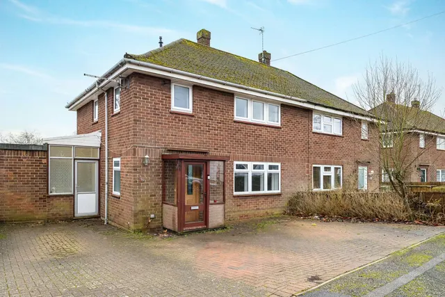 Whiteley Crescent, Bletchley, Milton Keynes, Buckinghamshire, MK3 5DG, photo 1