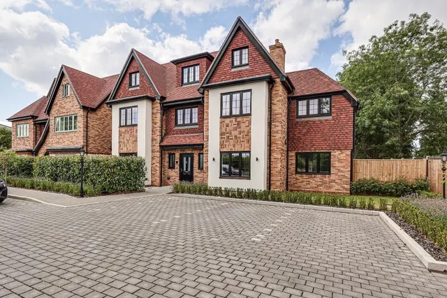Hillbury Road, Warlingham, photo 1