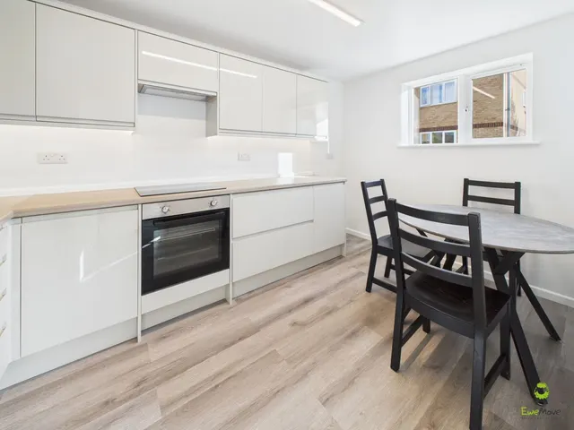 Wickham Lane, Welling, DA16, photo 3
