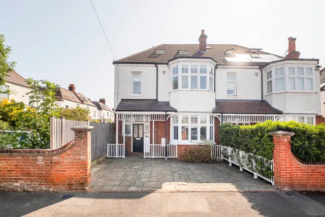Oakwood Road, London, SW20, photo 1