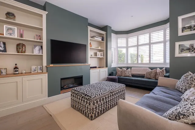 Photo 3 — Oakwood Road, London, SW20