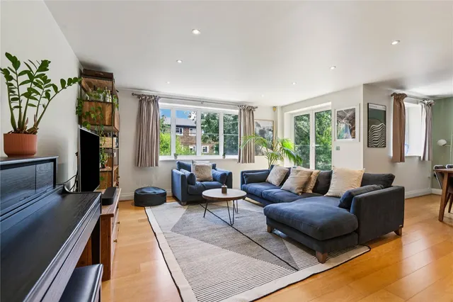 Acris Street, London, SW18, photo 1