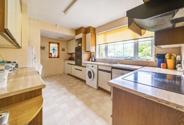 Oldfield Crescent, Cheltenham, GL51, photo 2