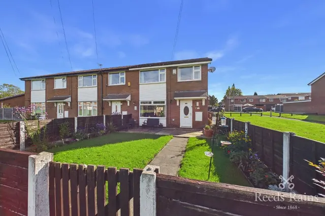 Wollaton Walk, Denton, M34, photo 1