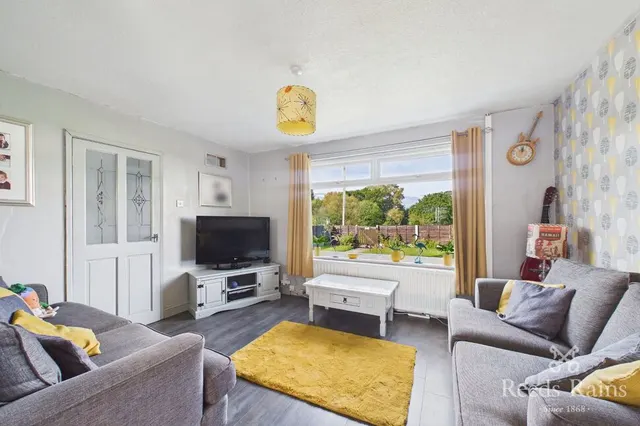 Wollaton Walk, Denton, M34, photo 3