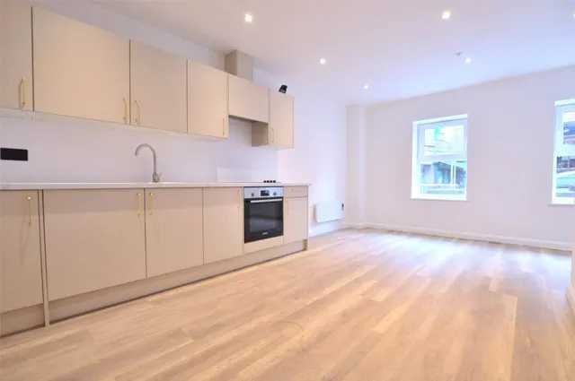 London Road, Redhill, RH1, photo 1