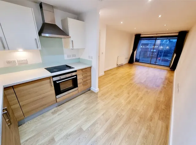 Monument Court, SG1, photo 1