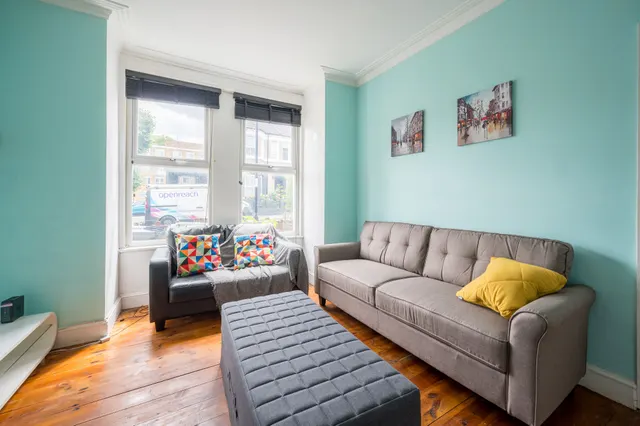 Photo 2 — Flat A, 49 Neuchatel Road, London