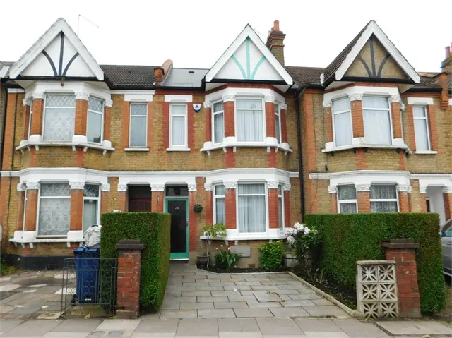 Greenford Avenue, London, W7, photo 1
