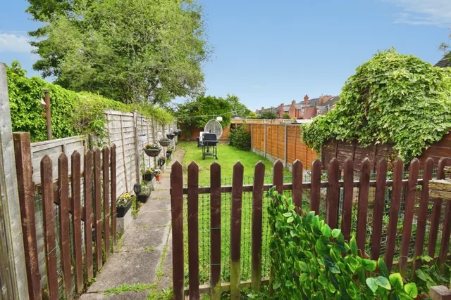Photo 2 — 11 Blakefield Walk, St Johns, Worcester