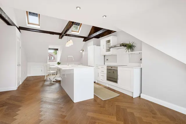 Thornton Avenue, London, W4 1QQ, photo 1